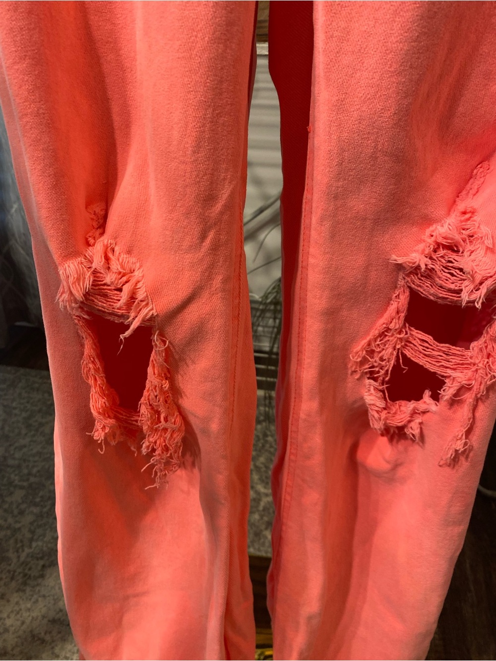 High-Rise Coral Distressed Cropped Jeans - Picture 3 of 4